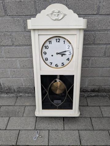Antieke houten wandklok Junghans beschikbaar voor biedingen