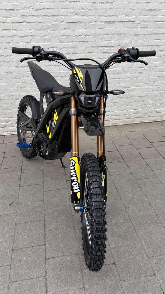 SurRon Light bee (2025) Straat legaal, Vélos & Vélomoteurs, Vélos | Hommes | Vélos de sport & Vélo de randonnée, Neuf, Suspension