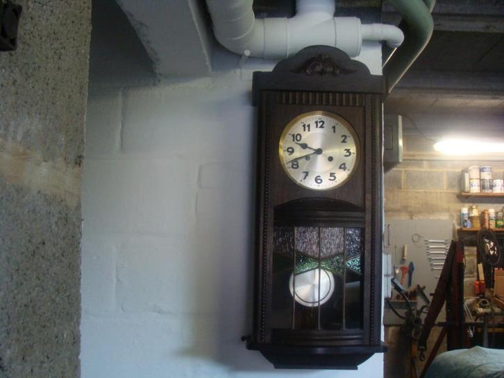 ancienne pendule sculptée avec balancier et clé, Antiquités & Art, Antiquités | Horloges, Enlèvement