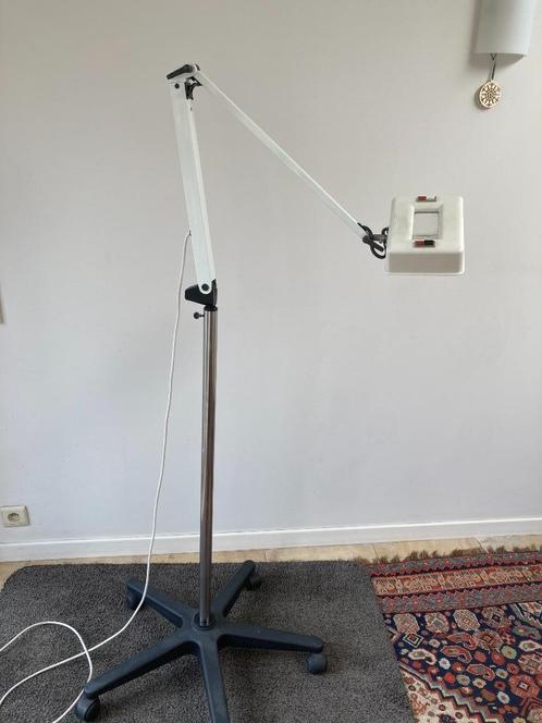 Lampe loupe avec lumière de Wood, Hobby en Vrije tijd, Vergrootglazen, Loepen en Loeplampen, Gebruikt, Vergrootglas of Loep, Ophalen
