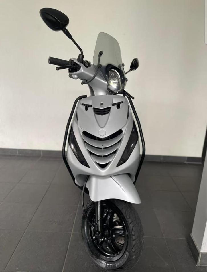 Piaggio Zip 4T Scooter Antraciet Grijs LED 45km/u (B-klasse), Fietsen en Brommers, Scooters | SYM, Zo goed als nieuw, Overige modellen