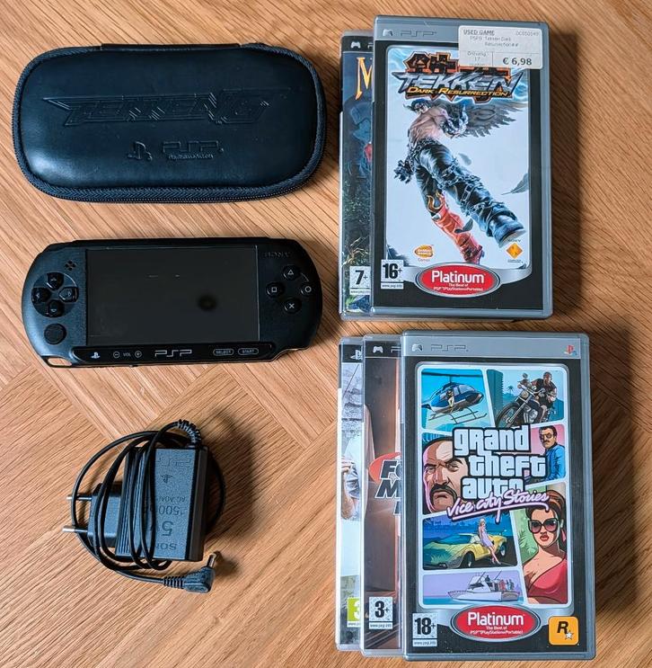 Sony PSP Bundel - 5 Games (GTA, Tekken, MediEvil) + Case, Games en Spelcomputers, Spelcomputers | Sony PSP, Gebruikt, PSP, Zwart