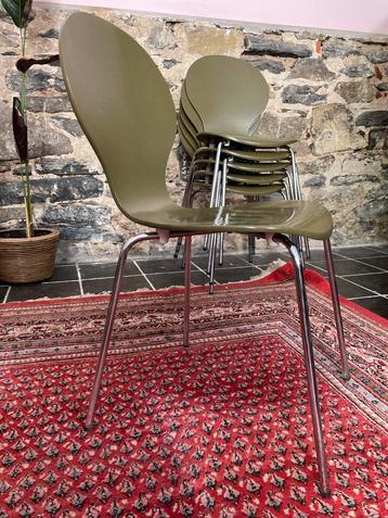 Chaises Style Arne Jacobsen - 6 pieces / vertes