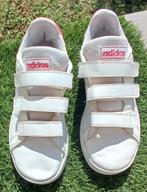 Basketbal -Adidas-
Schoenmaat 32, Kinderen en Baby's, Babykleding | Schoentjes en Sokjes, Ophalen, Zo goed als nieuw