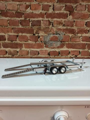 Autotransporter schaal 1.18,in nieuwstaat, van ixo met OVP. beschikbaar voor biedingen