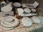 Hele set wit servies met gouden randje, Ophalen