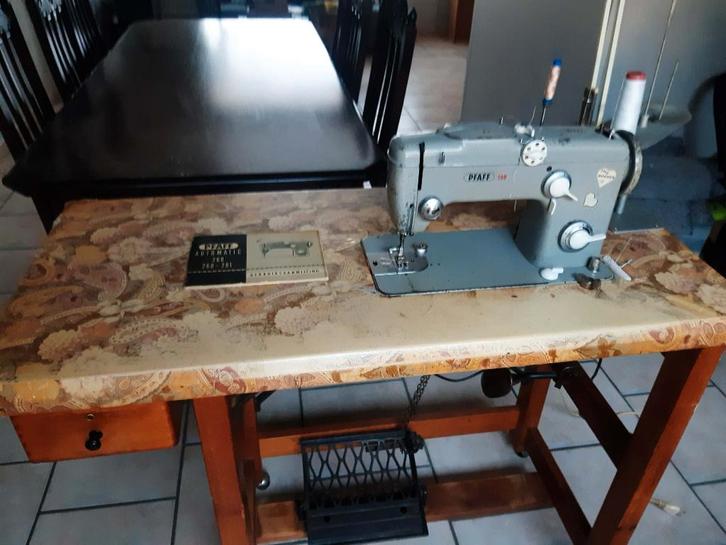 Pfaff 260 naaimachine met tafel en veel accessoires set, Hobby en Vrije tijd, Knutselen, Gebruikt, Materiaal, Ophalen