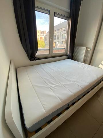 Bed + matrass 140x200 cm beschikbaar voor biedingen