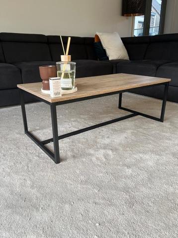Salontafel hout met zwarte poten beschikbaar voor biedingen