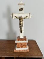 Kruisbeeld op marmeren sokkel – 44 cm – religieus antiek, Antiek en Kunst, Antiek | Religieuze voorwerpen, Ophalen