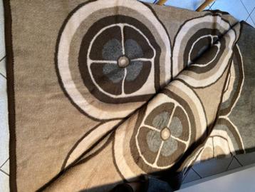 deken bruin/wit 240x210cm - goede staat beschikbaar voor biedingen