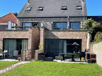 Te huur ruime duplex appartement 3 slaapkamers  & Terras beschikbaar voor biedingen