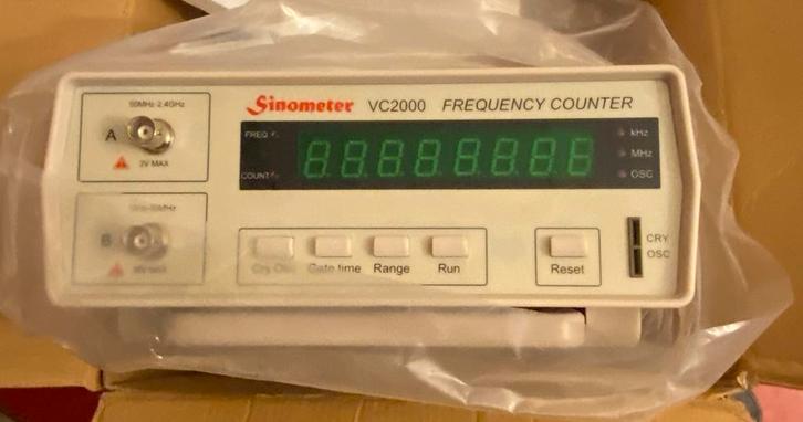 compteur de fréquence d'établi Sinometer VC2000., Bricolage & Construction, Balances, Neuf, Enlèvement