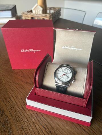 Les deux montre pour feragamo et armani  beschikbaar voor biedingen