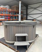 Hottub houtgestookt toonzaalmodel, Ophalen, Zo goed als nieuw, Trap