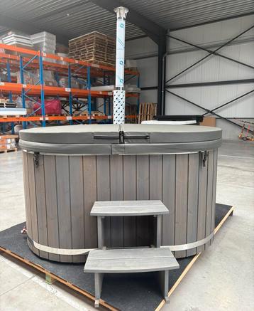 Hottub houtgestookt toonzaalmodel beschikbaar voor biedingen