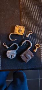 Trois belles poignées anciennes et vintage avec serrures lat, Enlèvement ou Envoi