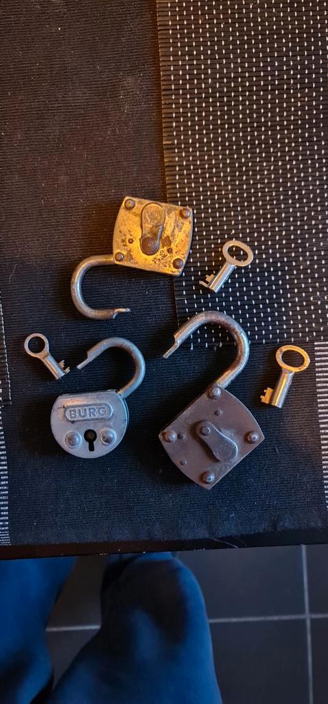 Trois belles poignées anciennes et vintage avec serrures lat, Antiquités & Art, Antiquités | Accessoires de maison, Enlèvement ou Envoi