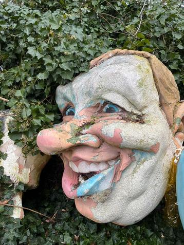 Te herstellen carnavalskop beschikbaar voor biedingen