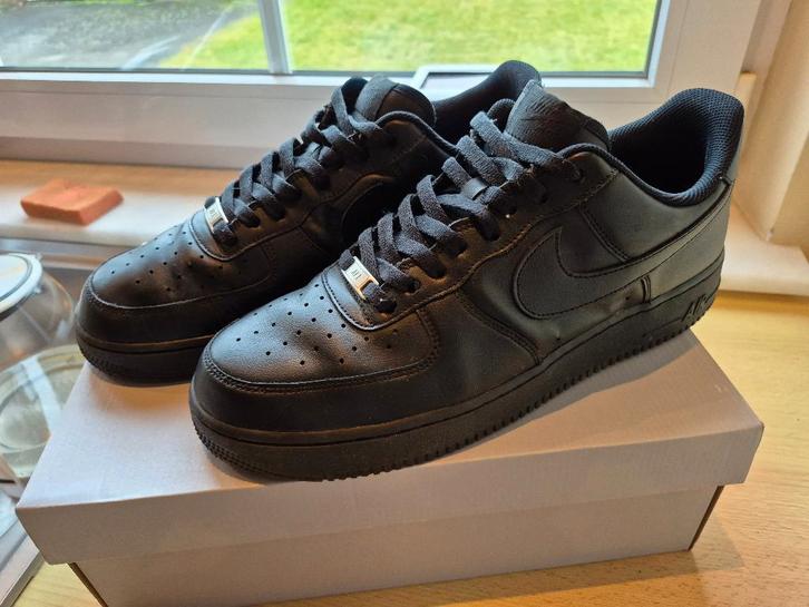 Nike Air Force 1 '07 low black maat 46, Kleding | Heren, Schoenen, Zo goed als nieuw, Sneakers, Zwart, Ophalen