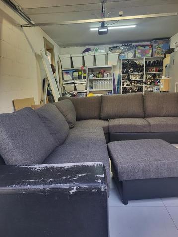 Zetel met pouf beschikbaar voor biedingen