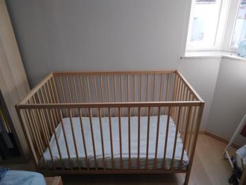 Babybed 60x120 + matras met springveren beschikbaar voor biedingen