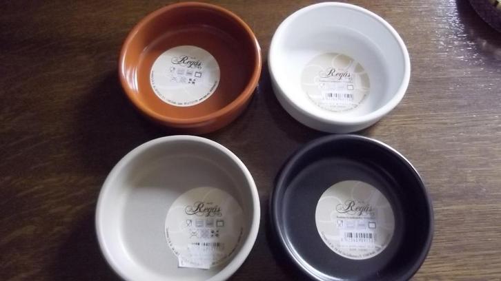 4 Ovenvaste Schaaltjes -nieuw!, Huis en Inrichting, Keuken | Servies, Nieuw, Schaal of Schalen, Effen, Keramiek, Ophalen of Verzenden