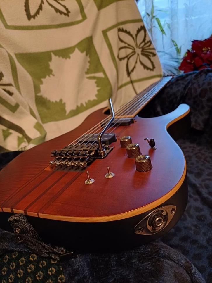 Schecter Banshee Elite-6 FR S, Cat's Eye Pearl, Muziek en Instrumenten, Snaarinstrumenten | Gitaren | Elektrisch, Zo goed als nieuw