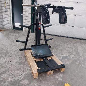 Atx Megatec  Squat Machine  beschikbaar voor biedingen