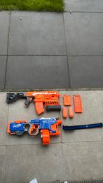 Set van 2 NERF geweren + riem voor kogels en magazijnen., Enfants & Bébés, Jouets | Extérieur | Jeu d'action, Enlèvement, Comme neuf