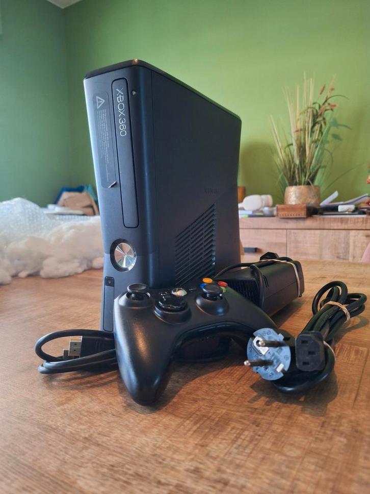 Xbox 360 slim 250Gb disc, Games en Spelcomputers, Spelcomputers | Xbox 360, Zo goed als nieuw, Ophalen of Verzenden