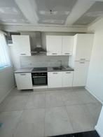 Keuken met toestellen. Ophalen voor eind Mei, Ophalen, Gebruikt, Wit, Enkelwandige keuken