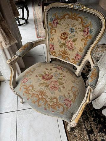 2 Antieke Louis XV stoelen  beschikbaar voor biedingen