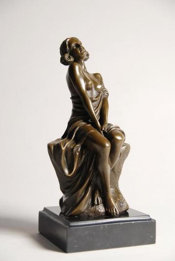 Belle sculpture Art Déco en bronze signée Cesaro beschikbaar voor biedingen