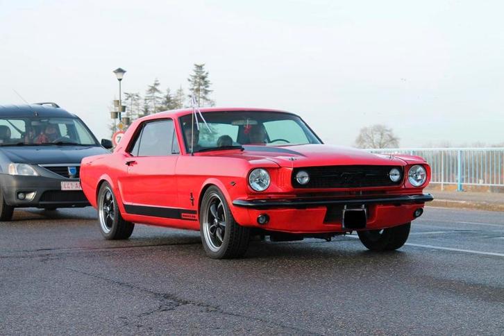 Ford Mustang, Auto's, Oldtimers, Particulier, Ford, Benzine, 3 deurs, Rood, Zwart, Leder, Achterwielaandrijving, Ophalen