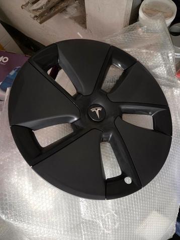 4 Enjoliveurs Tesla Model 3 18" !! Parfait état !! beschikbaar voor biedingen