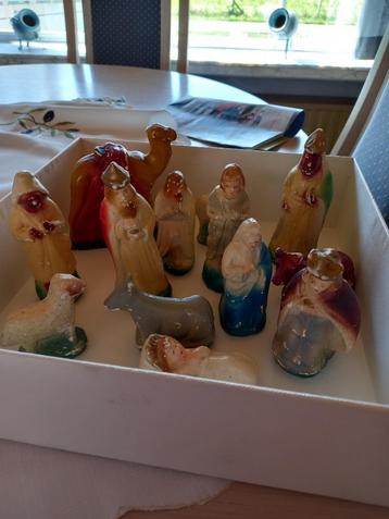 Kerstbeeldjes in porselein beschikbaar voor biedingen