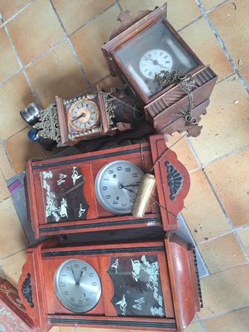 Lot de 4 horloges  beschikbaar voor biedingen