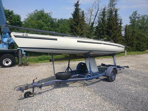 Monas zeilboot met motor en haventrailer – Direct vaar klaar, Watersport en Boten, Open zeilboten, Gebruikt, 6 meter of meer, Polyester