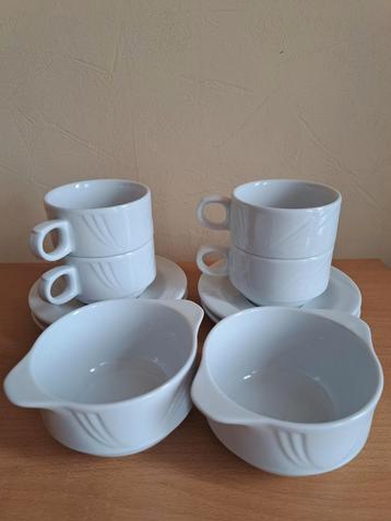 Koffieset (4) en 2 schalen - Porselein  beschikbaar voor biedingen