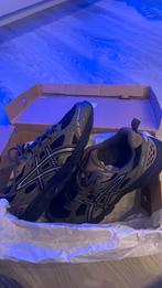 Paire de chaussures, Asie, Ophalen of Verzenden, Zo goed als nieuw, Schoenen