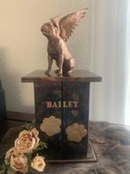 Bulldog Old Engels met vleugels in brons of zilver op urn, Verzenden, Nieuw