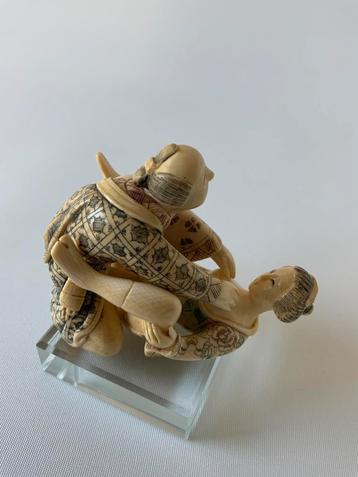 Antieke Japanse Erotische Netsuke  beschikbaar voor biedingen