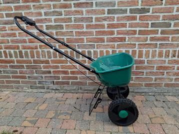 Strooiwagen- meststofstrooier beschikbaar voor biedingen