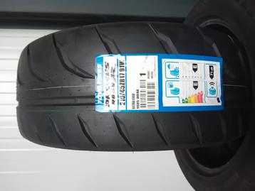 Toyo proxes R888r 215/45/17 beschikbaar voor biedingen