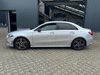 Mercedes-Benz A-klasse (alle) A 200 Sedan - Benzine - AMG pa, Auto's, Te koop, Alcantara, Zilver of Grijs, Berline