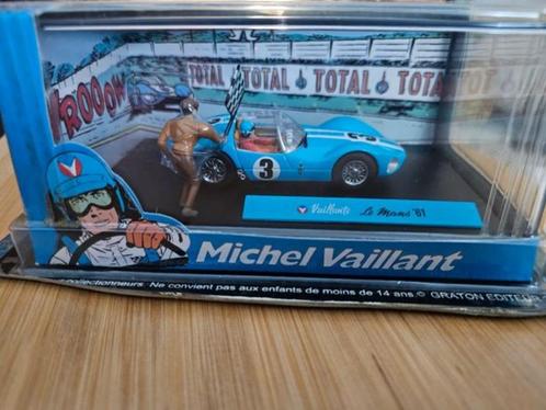MICHEL VAILLANT Vaillante #3 1961 Le Mans 1/43 UH Neuve+Box, Hobby en Vrije tijd, Modelauto's | 1:43, Nieuw, Auto, Universal Hobbies