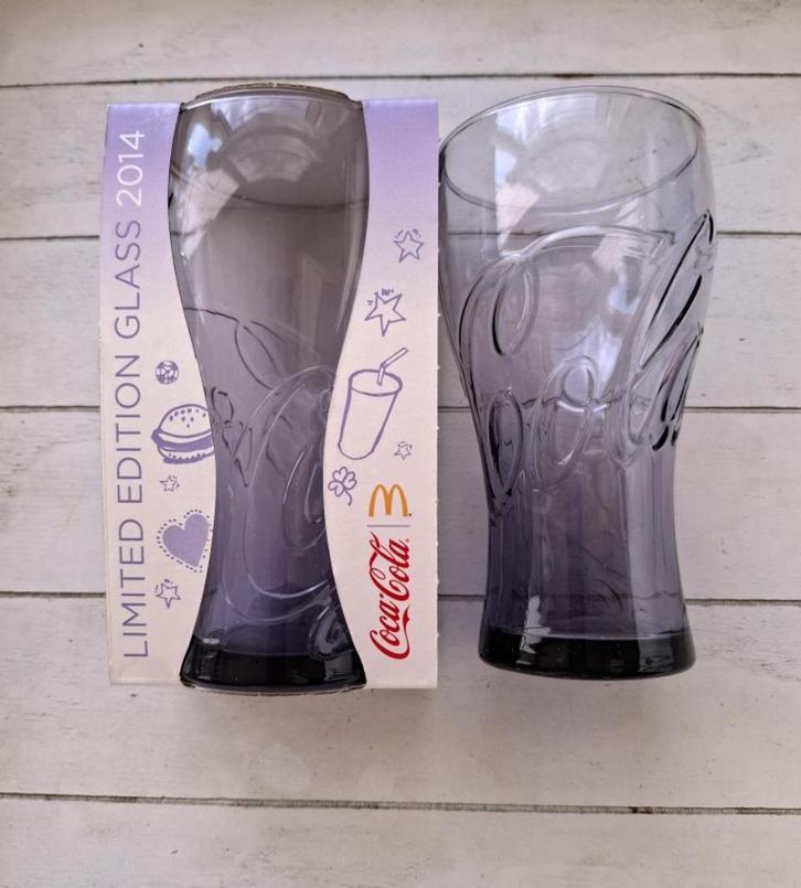 2 Paarse Coca Cola Glazen Limited Edition 2014 - Nieuw, Verzamelen, Glas en Drinkglazen, Nieuw, Frisdrankglas, Ophalen of Verzenden
