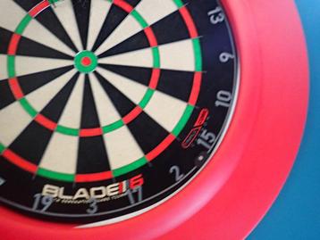Darts bord Triple Core Blade 6+ verlichting + mat (als nieuw beschikbaar voor biedingen