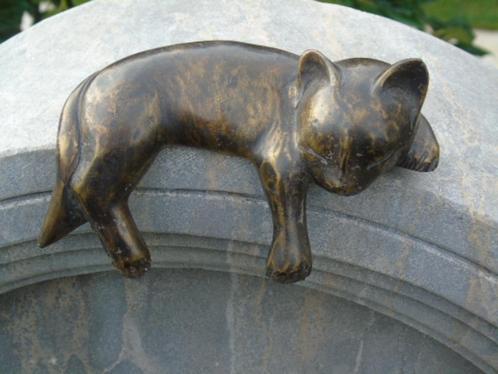 statue d un chat qui dors sur un rebord en bronze ., Jardin & Terrasse, Statues de jardin, Neuf, Animal, Autres matériaux, Enlèvement ou Envoi
